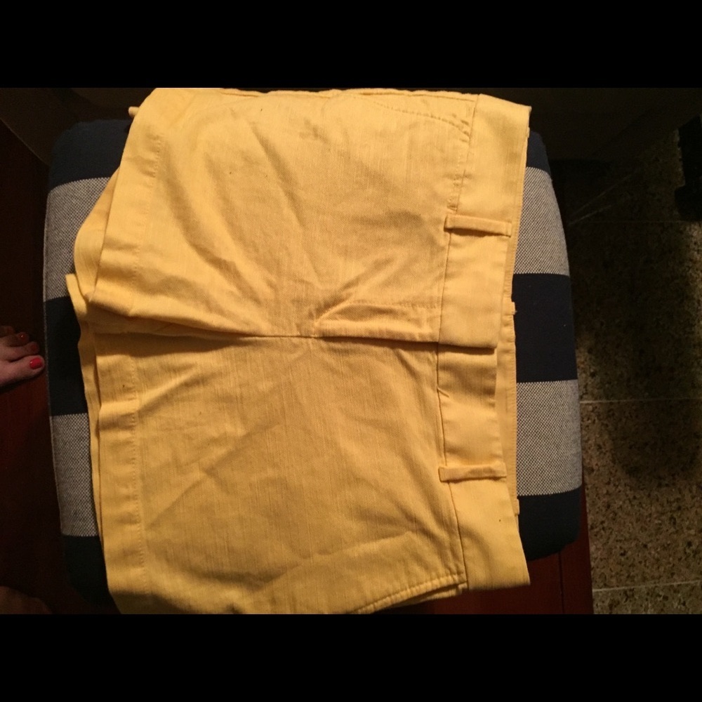 Ann Taylor LOFT yellow shorts size 6